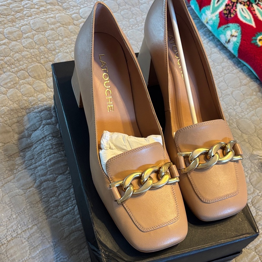 Women's Tan Heels with Gold Chain